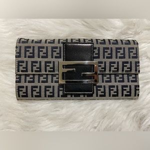 🌸 FENDI long wallet🌸